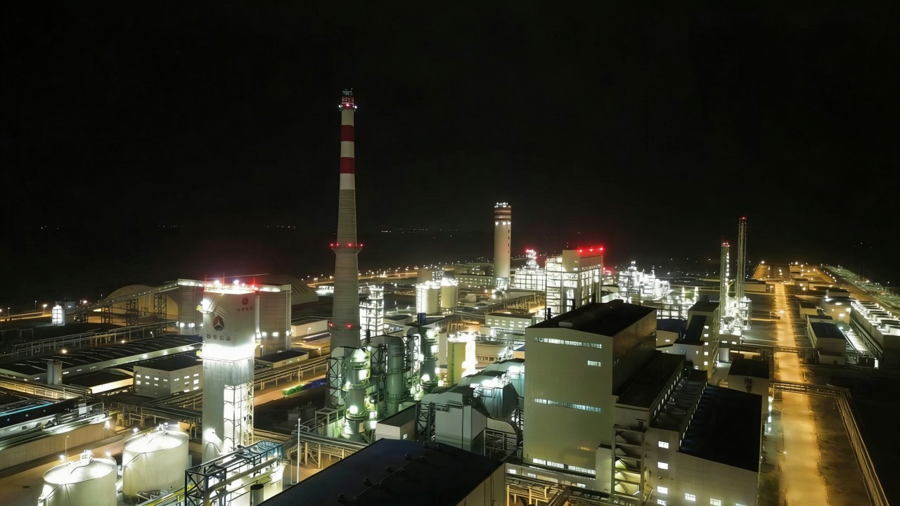 16 2026 年 3 月 7 日新疆新冀能源项目三聚氰胺装置一次投料成功2